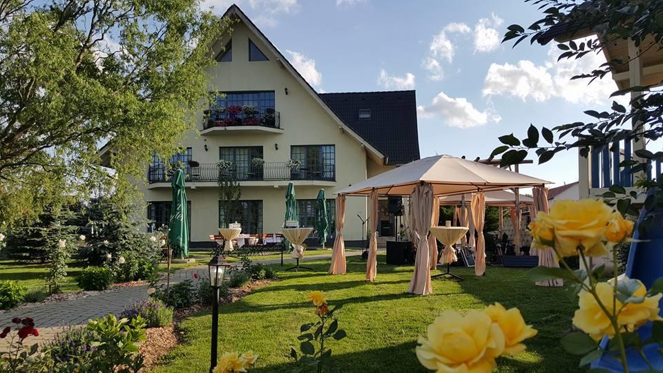 Villa Westfalia Guest House Tîrgu Secuiesc Buitenkant foto